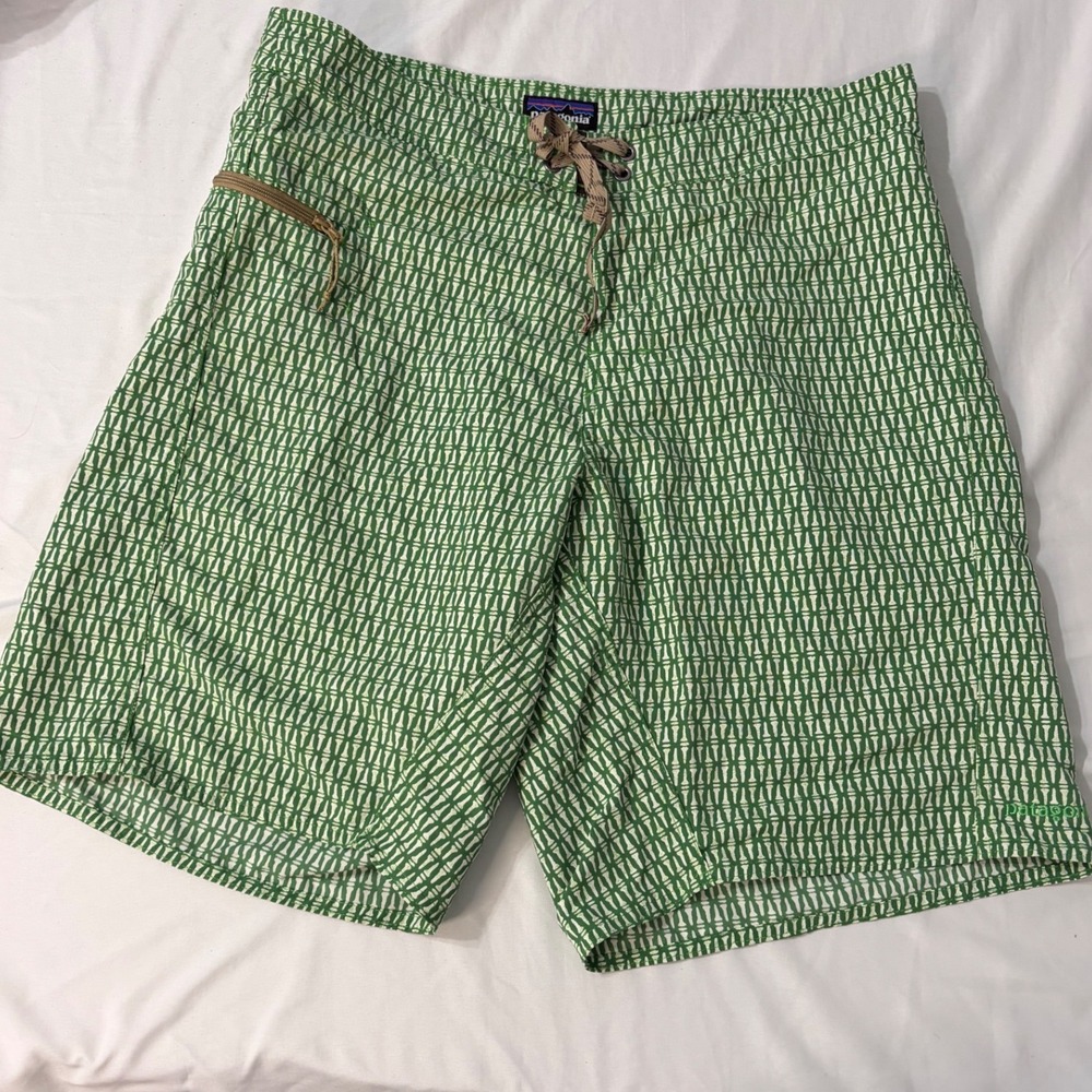 Patagonia Mens Green White Geometric Print Wavefarer Board Shorts Size 34